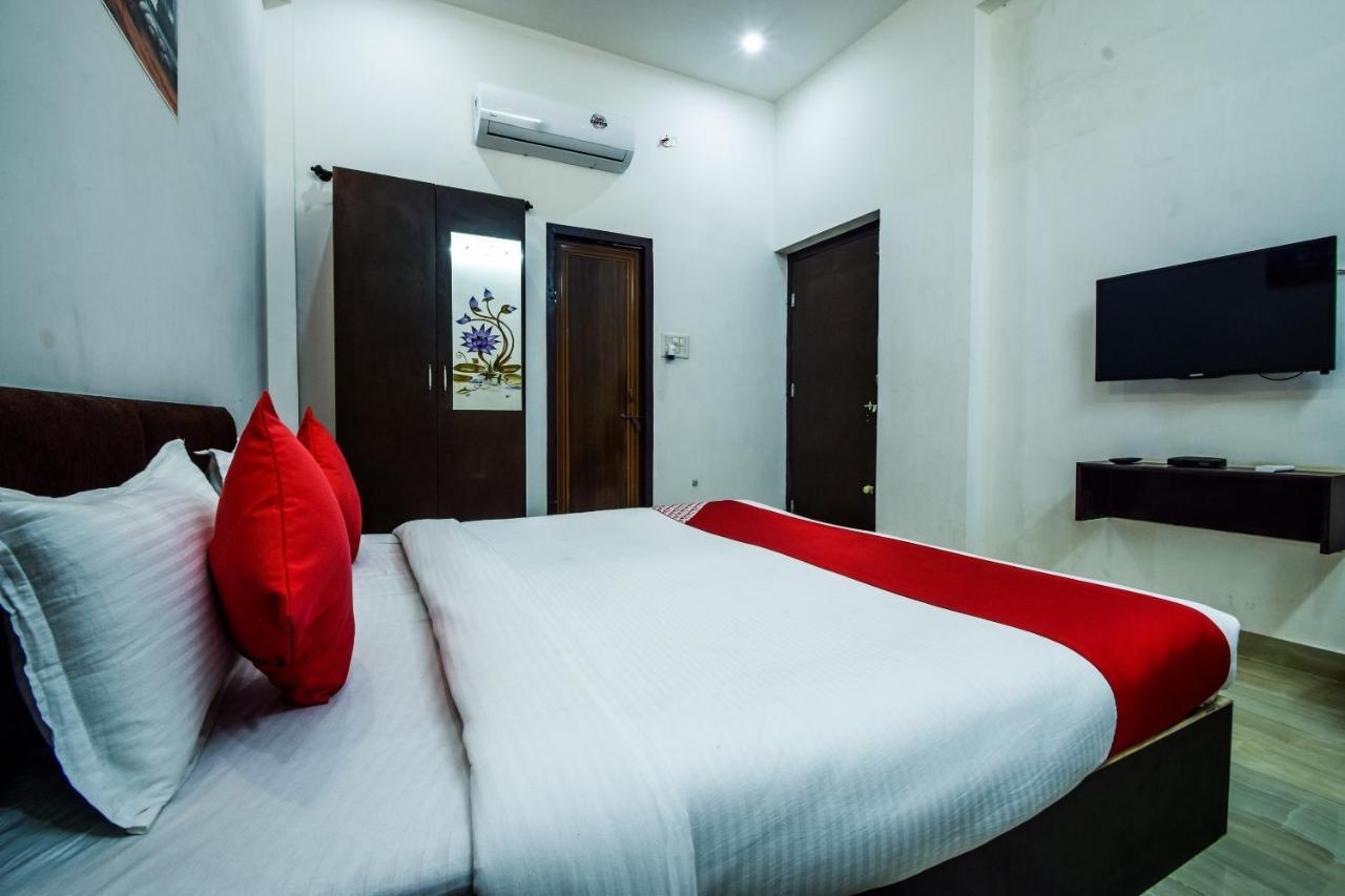โอโย 10682 โฮเต็ล บลู โลตัส Hotel พุชการ์ ภายนอก รูปภาพ